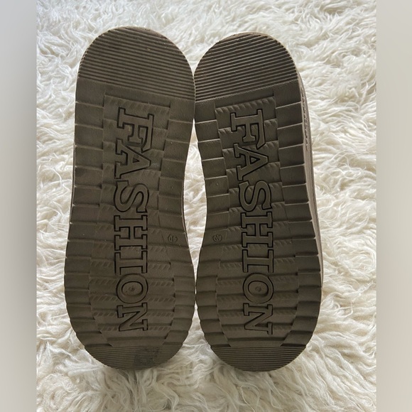 Platform Sherpa Lined Bootie - Picture 6 of 7